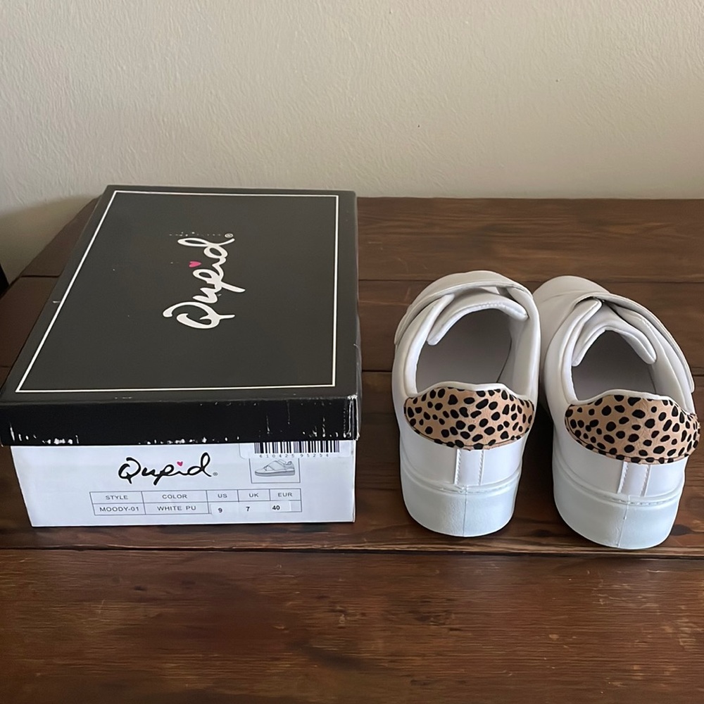 Qupid white sneakers, size 9